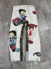 Load image into Gallery viewer, Shirt Patch Flare Jeans- 38x32